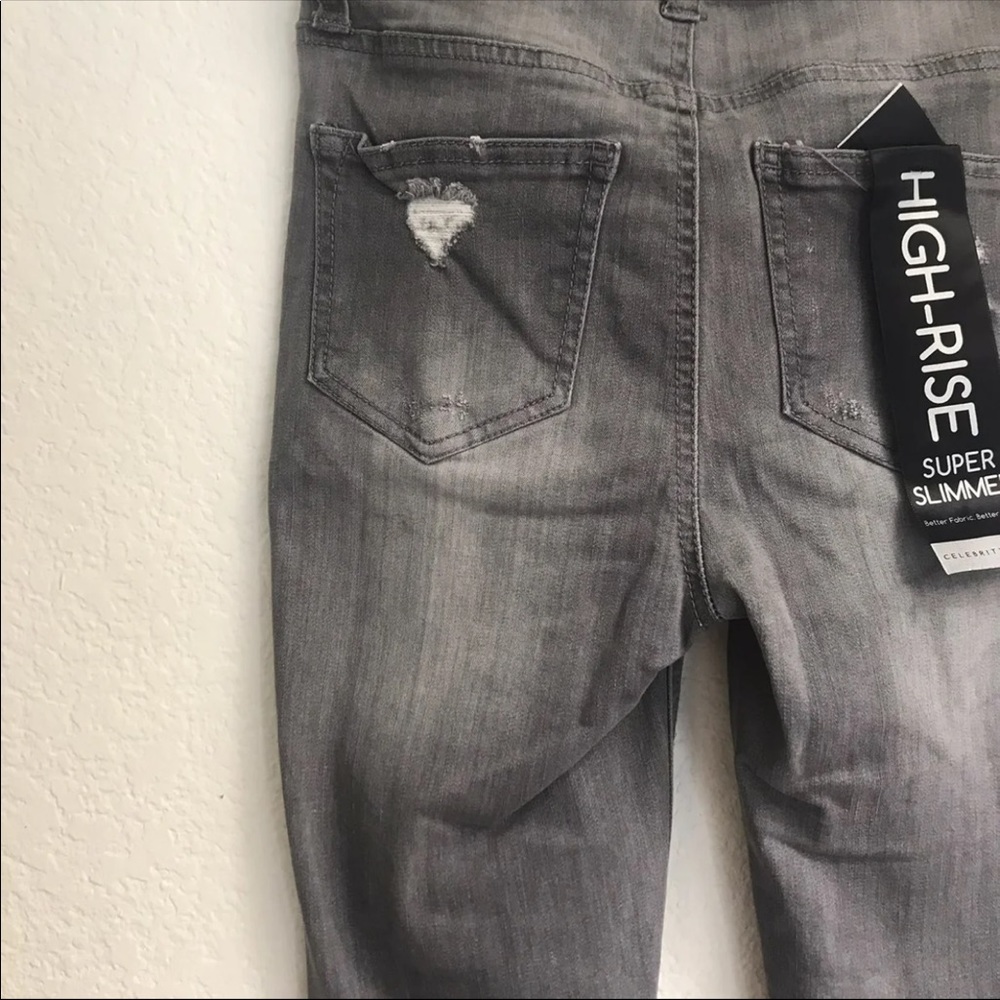 🔴SOLD!!🔴🆕High Rise Distressed Skinny Jeans - Picture 6 of 6